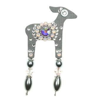 Malá stříbrná laň Sara / NADACE T. KUCHAŘOVÉ Deers