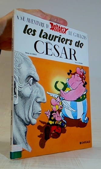 Vne aventure D'Astérix Le Gaulois  Les Lauriers de César