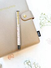 Růžová květinová propiska s modrou náplní